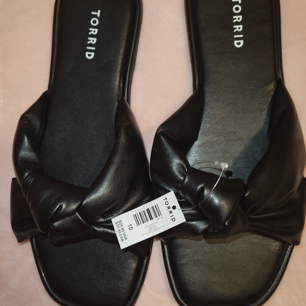 TORRID BLACK FLAT SLIDE SANDALS